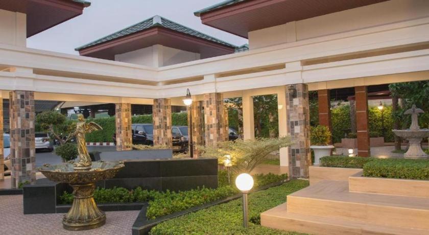 Nartsiri Hotel Убонратчатхани Экстерьер фото
