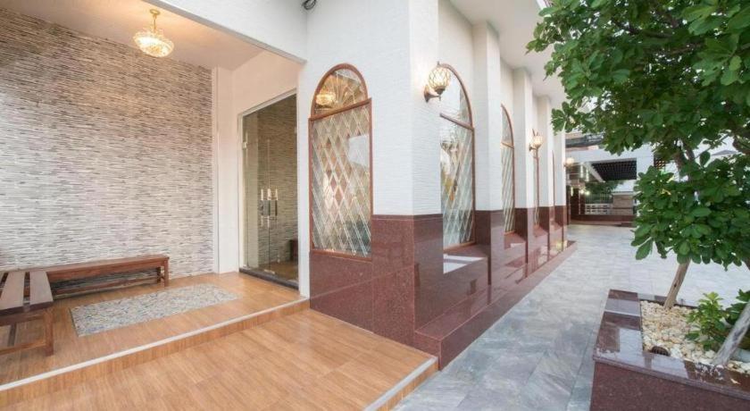 Nartsiri Hotel Убонратчатхани Экстерьер фото