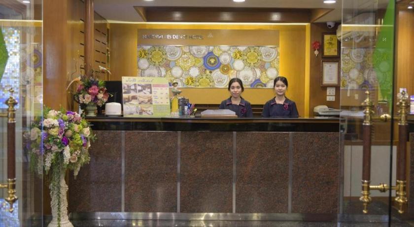 Nartsiri Hotel Убонратчатхани Экстерьер фото