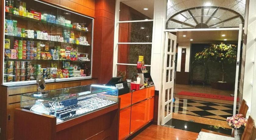 Nartsiri Hotel Убонратчатхани Экстерьер фото