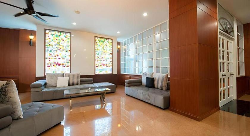 Nartsiri Hotel Убонратчатхани Экстерьер фото
