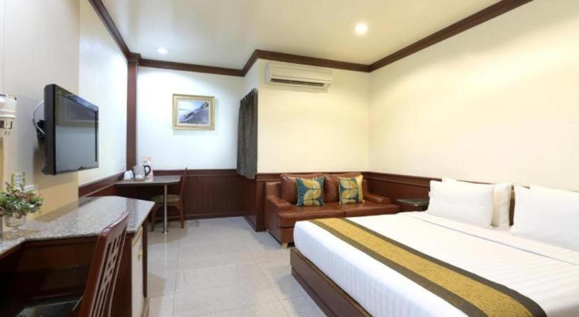 Nartsiri Hotel Убонратчатхани Экстерьер фото