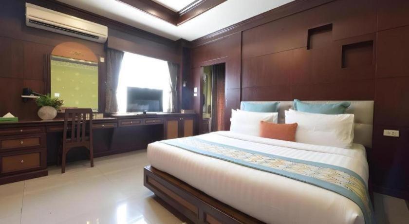 Nartsiri Hotel Убонратчатхани Экстерьер фото