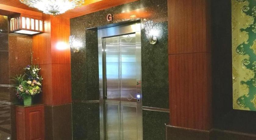 Nartsiri Hotel Убонратчатхани Экстерьер фото